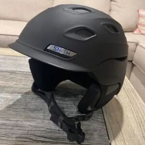 SMITH Vantage Matte Black Men's Helmet